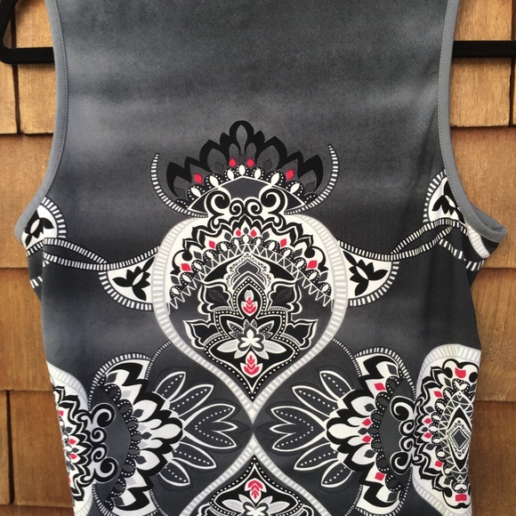 Athleta Mandala Tribal Print Chi Tank Top Large - Picture 4 of 4